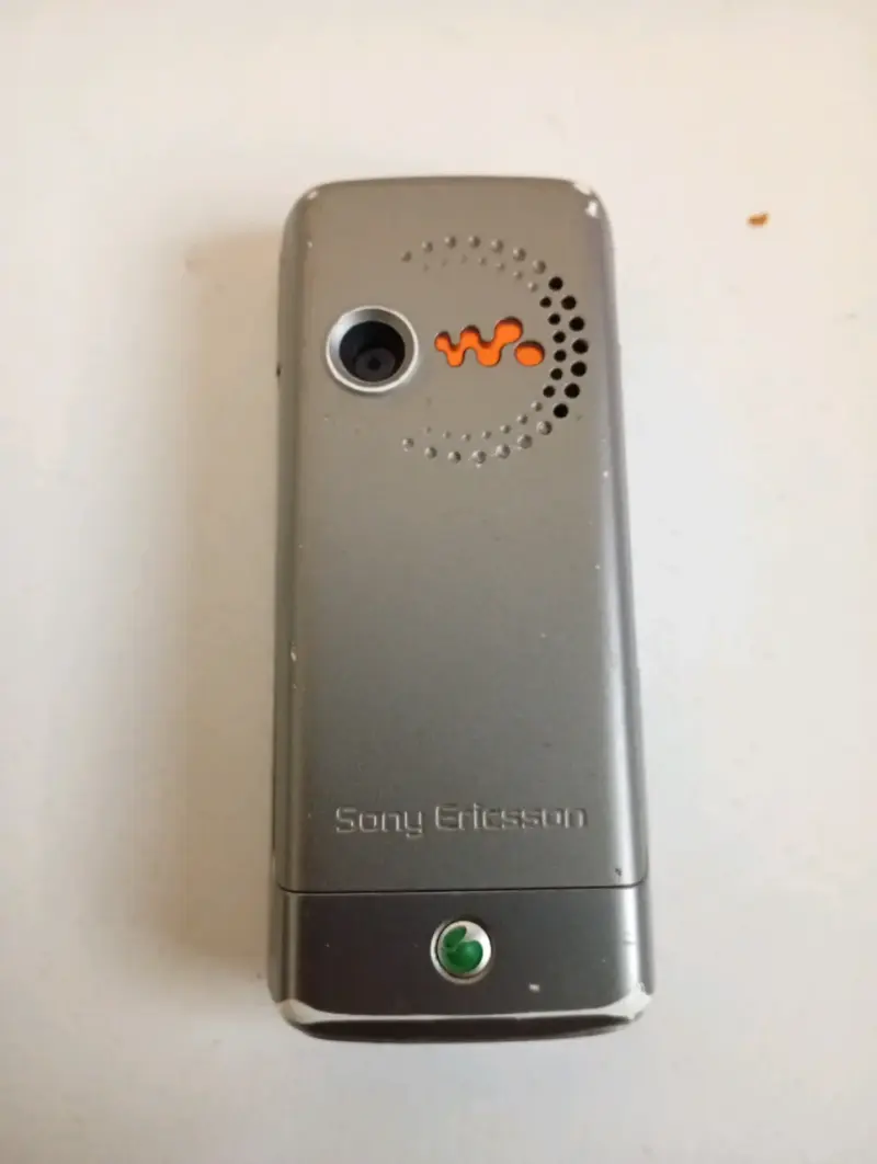 Teléfono Sony Ericsson Walkman en buen estado - 2