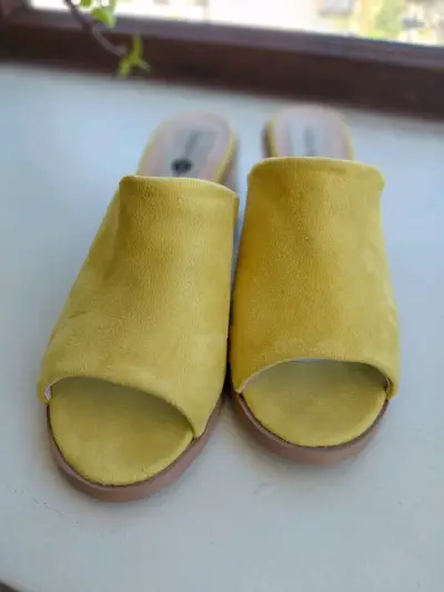 Sandalias amarillas de tacón medio Bossana - miniatura 3