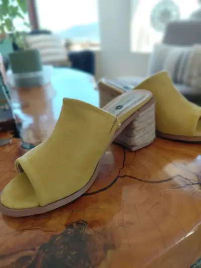Sandalias amarillas de tacón medio Bossana - miniatura 5
