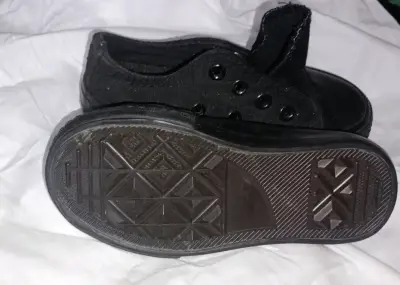 Zapatillas negras para niños Puma con velcro - miniatura 2