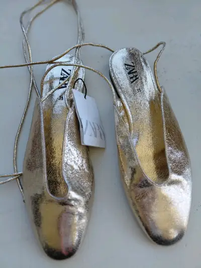 Zapatos dorados de mujer Zara talla 35 - miniatura 1