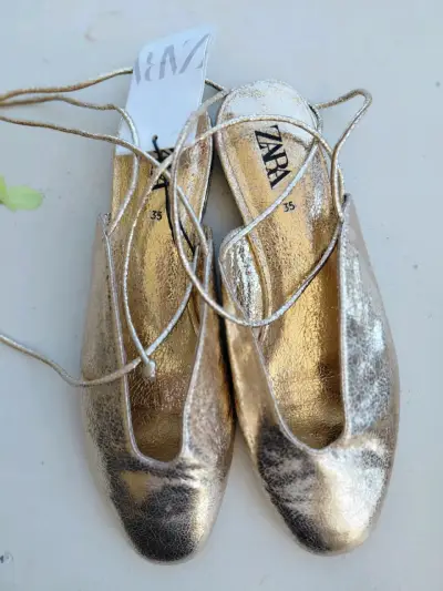 Zapatos dorados de mujer Zara talla 35 - miniatura 2