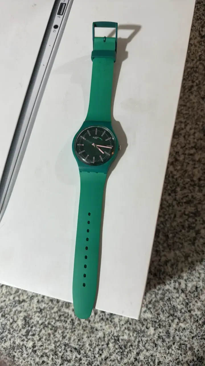 Reloj verde con correa de silicona - 2