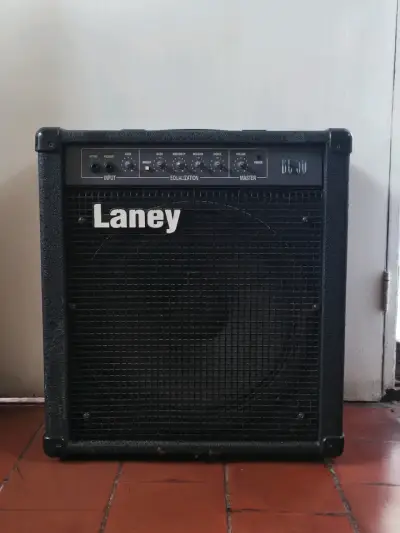 Bajo Ibanez GIO GSR250 + Amplificador Laney BC 50 - miniatura 3