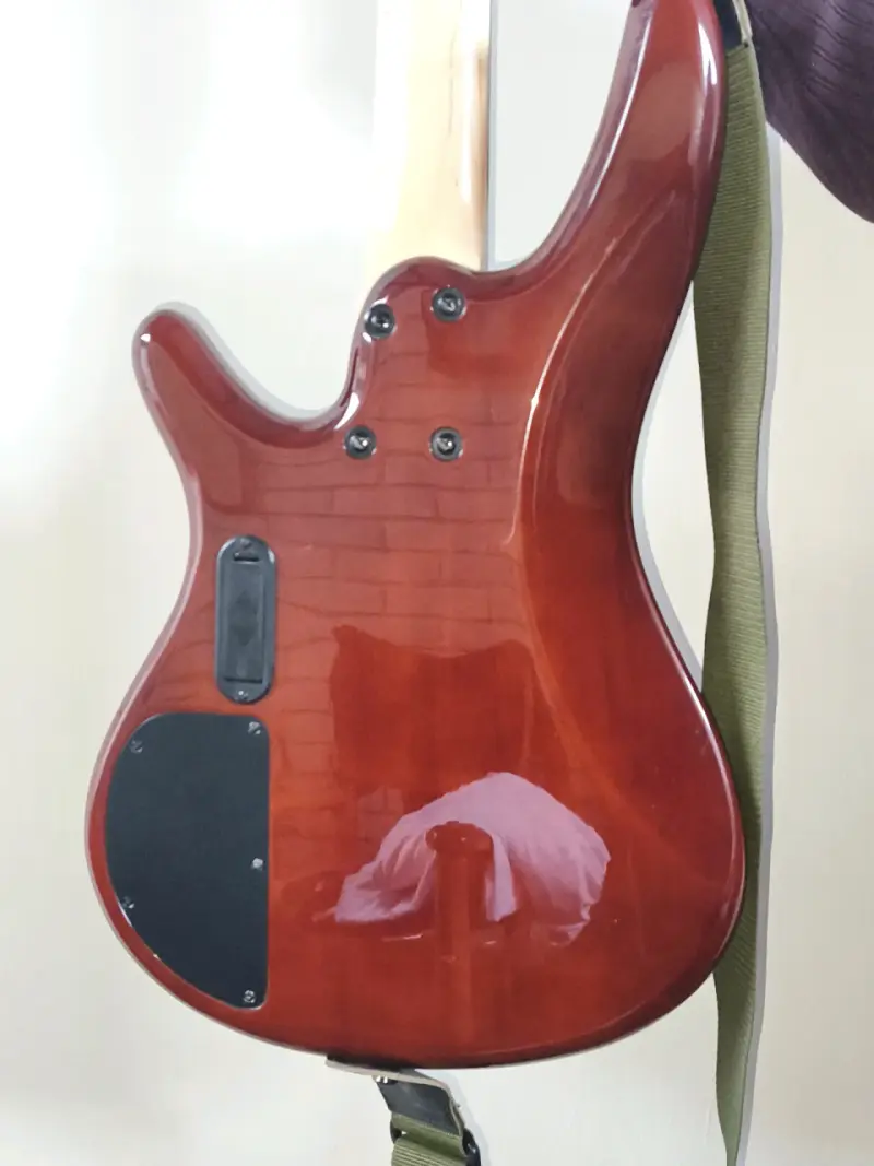 Bajo Ibanez GIO GSR250 + Amplificador Laney BC 50 - 5