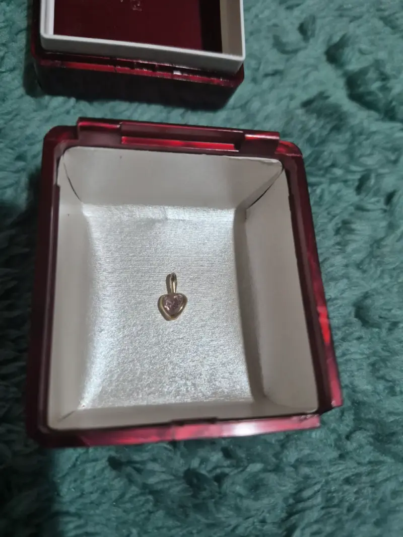 Colgante de oro 18 , corazón con piedra rosa - 1