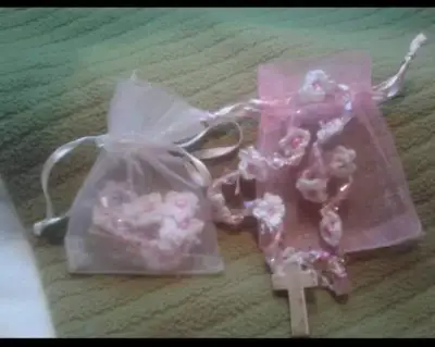 Recuerdos tejidos para baby shower en colores variados - miniatura 3