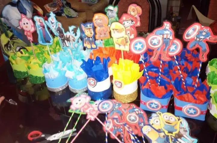 Recuerdos tejidos para baby shower en colores variados - 6