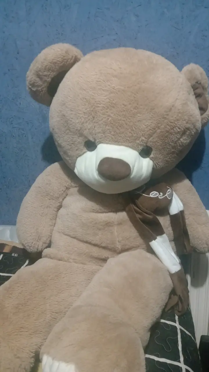 Osito de peluche gigante marrón con bufanda