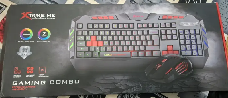 Combo de teclado y mouse gamer retroiluminado Xtrike Me