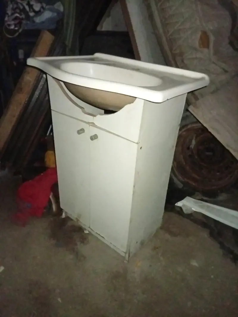 Lavamanos con mueble de baño usado