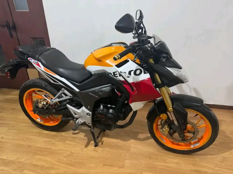 Moto Honda CB190R Repsol en buen estado - 1