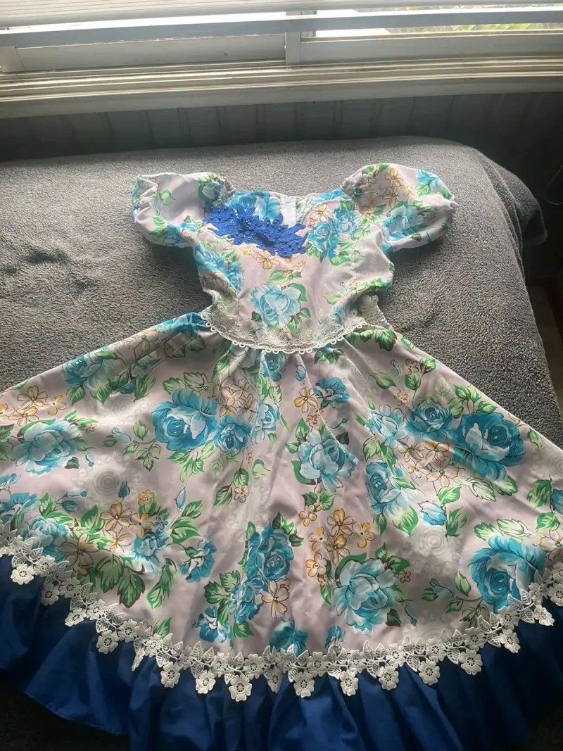 Vestido de cueca floral azul y blanco - 2