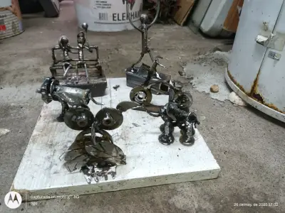 Esculturas de metal reciclado estilo artesanal - miniatura 1