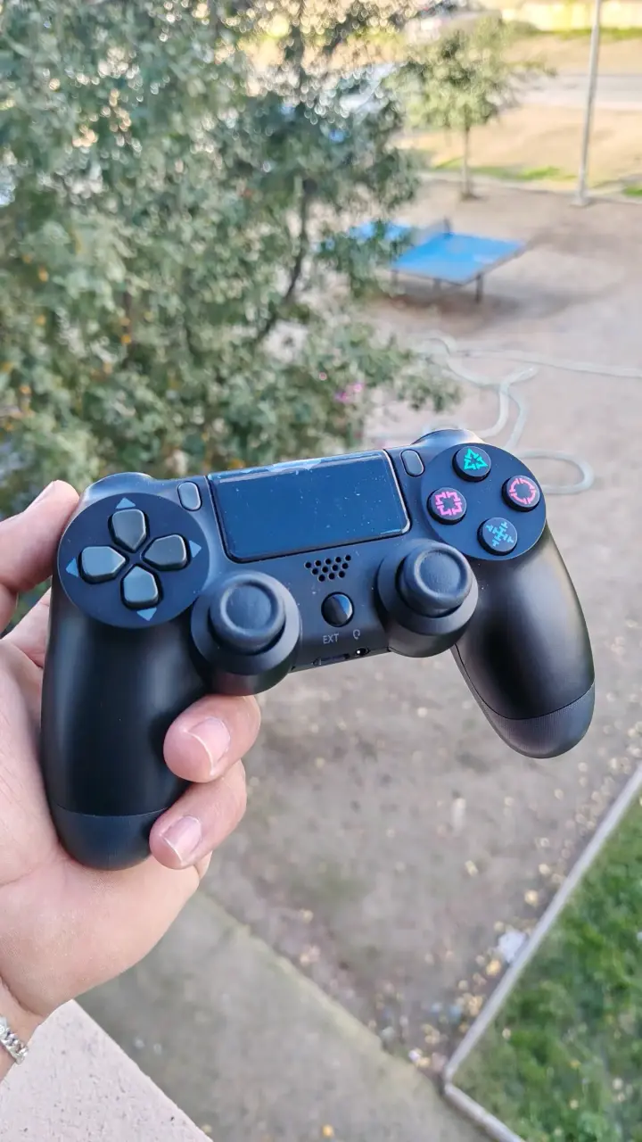 Control inalámbrico para PS4 negro - 1