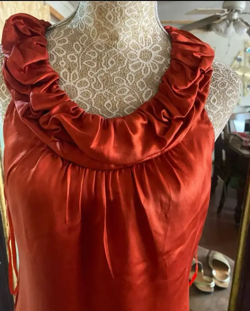 Blusa de seda terracota con volantes - 2