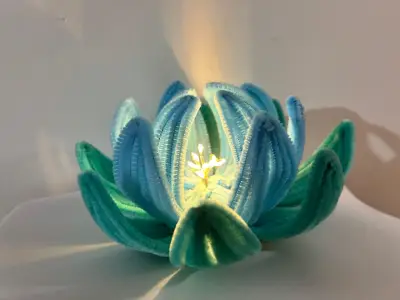 Flor decorativa luminosa de fieltro azul - miniatura 1