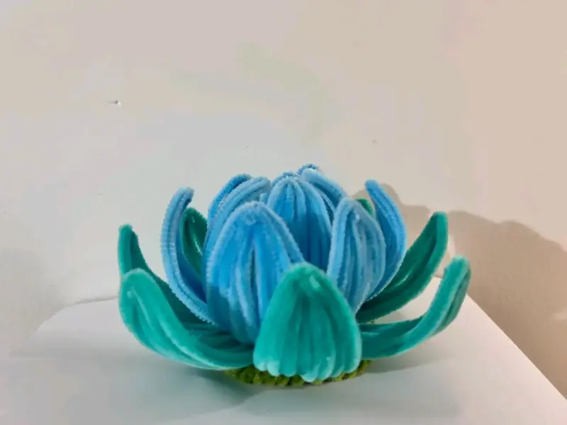 Flor decorativa luminosa de fieltro azul - 2