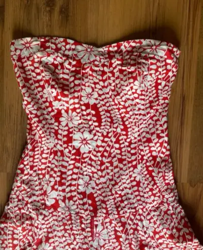Vestido strapless rojo con estampado floral - miniatura 6