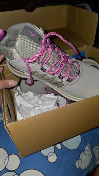 Zapatillas de trekking Columbia gris con cordones rosados - miniatura 2