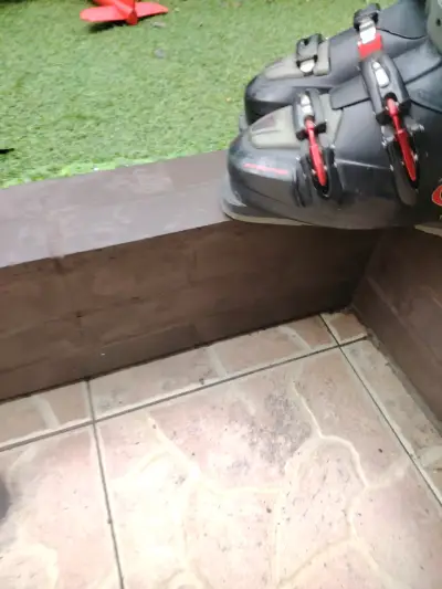 Botas de esquí Tecnica negras con hebillas rojas - miniatura 1