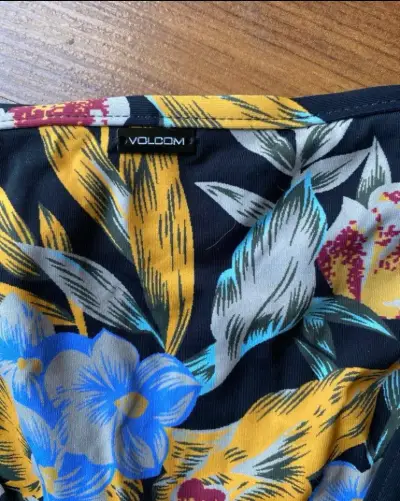 Bikini floral Volcom negro con estampado tropical - miniatura 2
