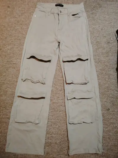 Pantalones cargo beige con bolsillo de mujer - miniatura 1