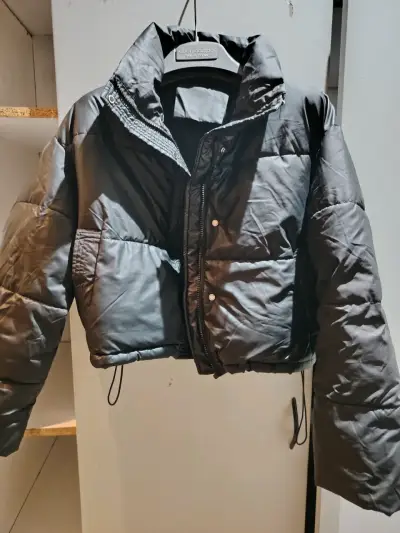 Chaqueta acolchada negra para mujer - miniatura 2