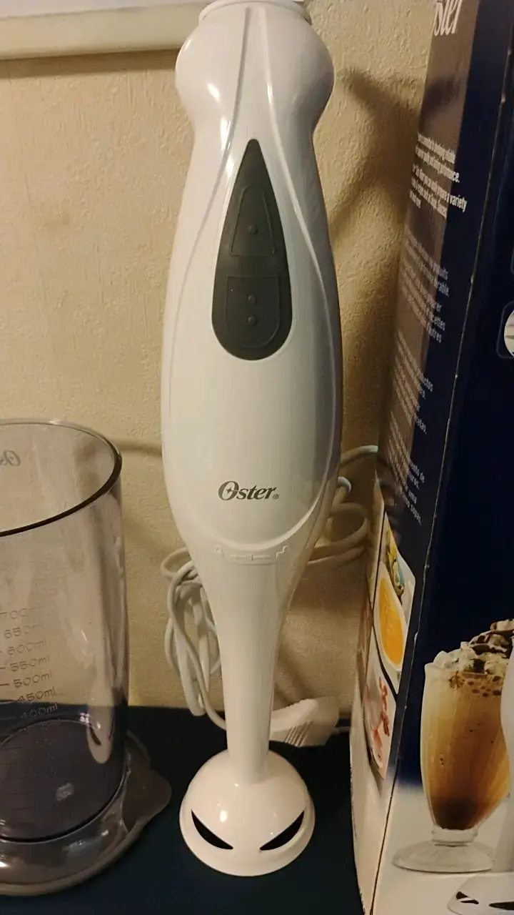 Batidora de Inmersión Oster 250W con Vaso Medidor - 4