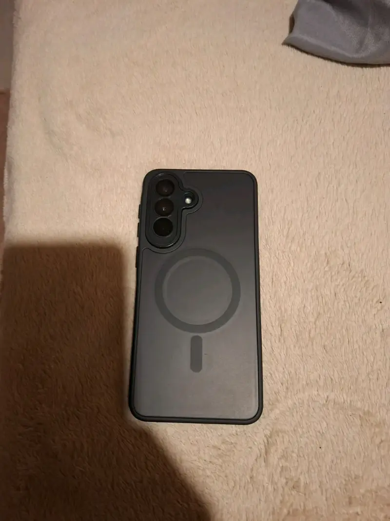 Smartwatch y audífonos inalámbricos negros - 3