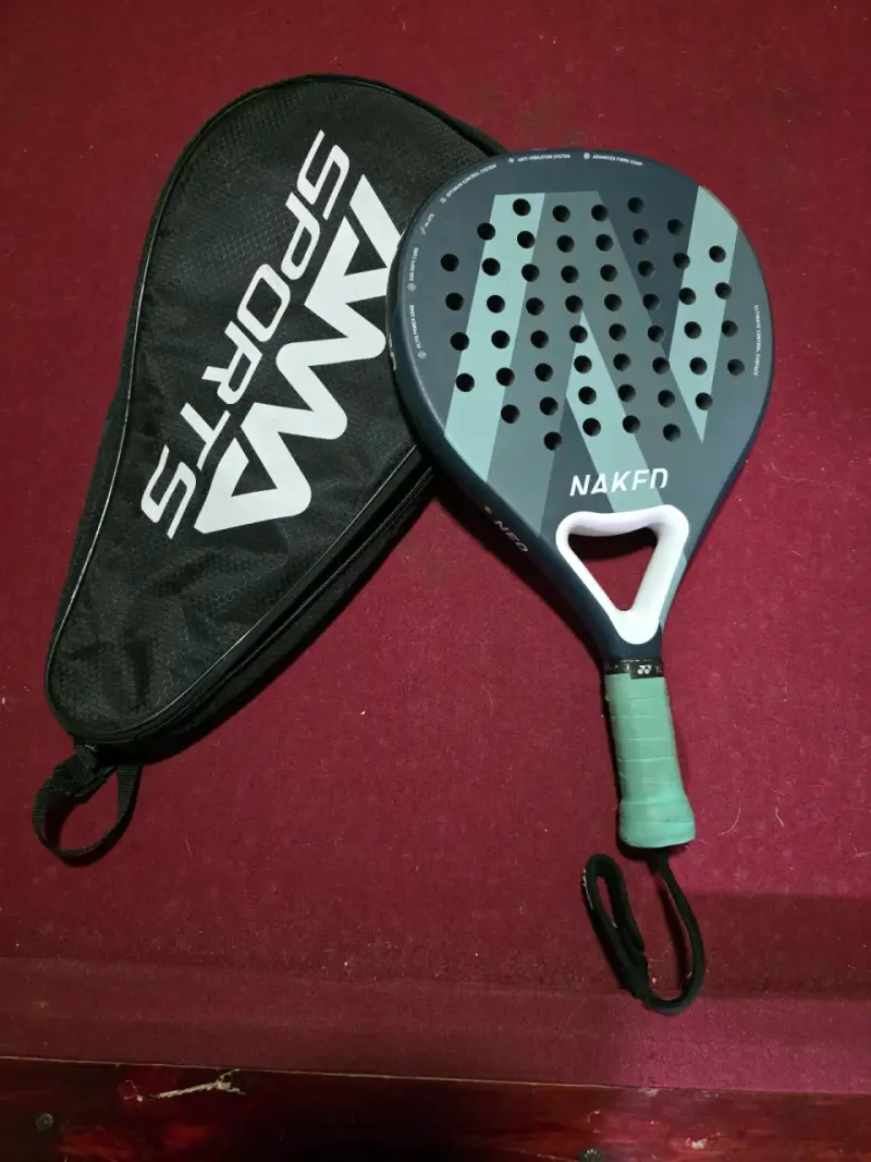 Pala de pádel NAKFD con funda protectora