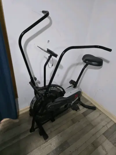 Bicicleta estática con ventilador para ejercicio - miniatura 1