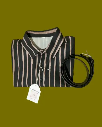 2 Camisa de hombre a rayas con cinturón - miniatura 1