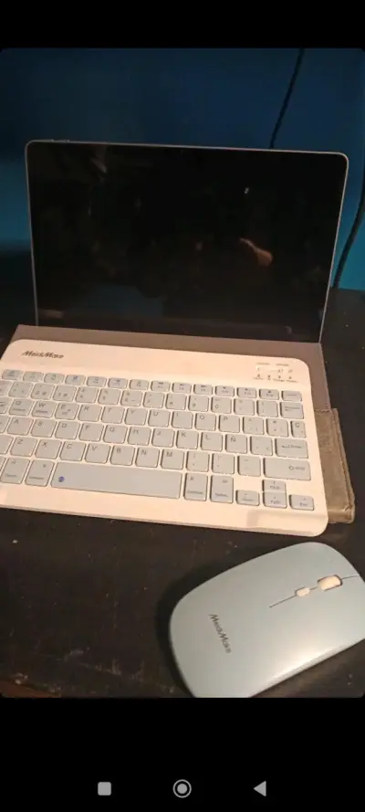 Tablet con teclado y mouse inalámbrico - miniatura 1