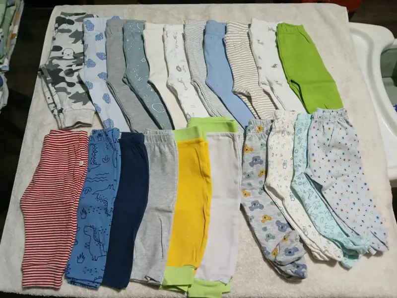 Lote de bodies y pantalones para bebé - 2