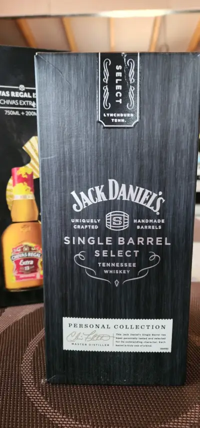 Set de Whisky Chivas Regal 12 Años y Jack Daniel's - miniatura 2