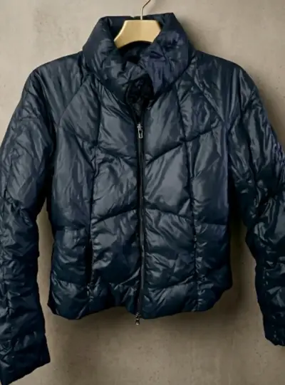 Chaqueta acolchada negra para invierno - miniatura 1