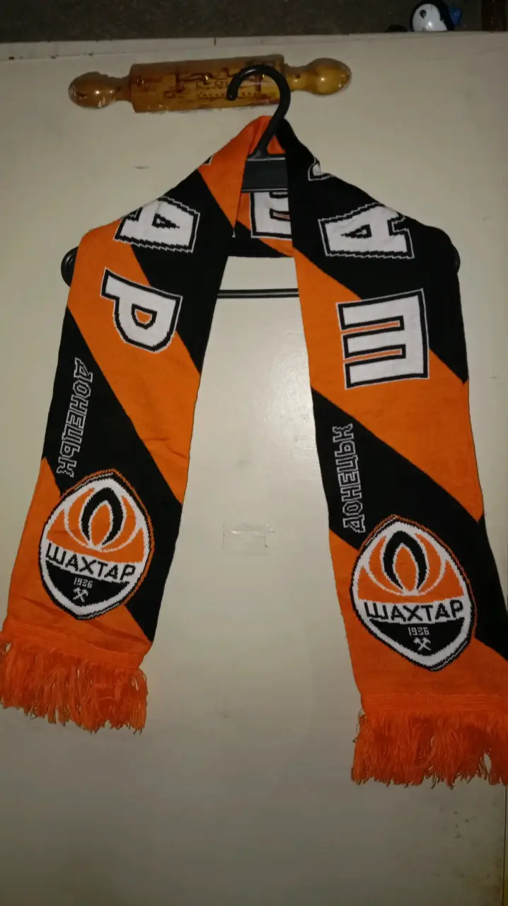 Bufanda deportiva Shakhtar Donetsk naranja y negra - 3