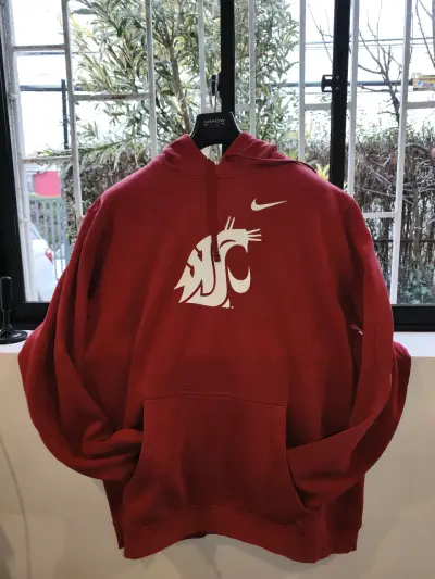 Polerón Nike rojo con logo universitario - miniatura 1