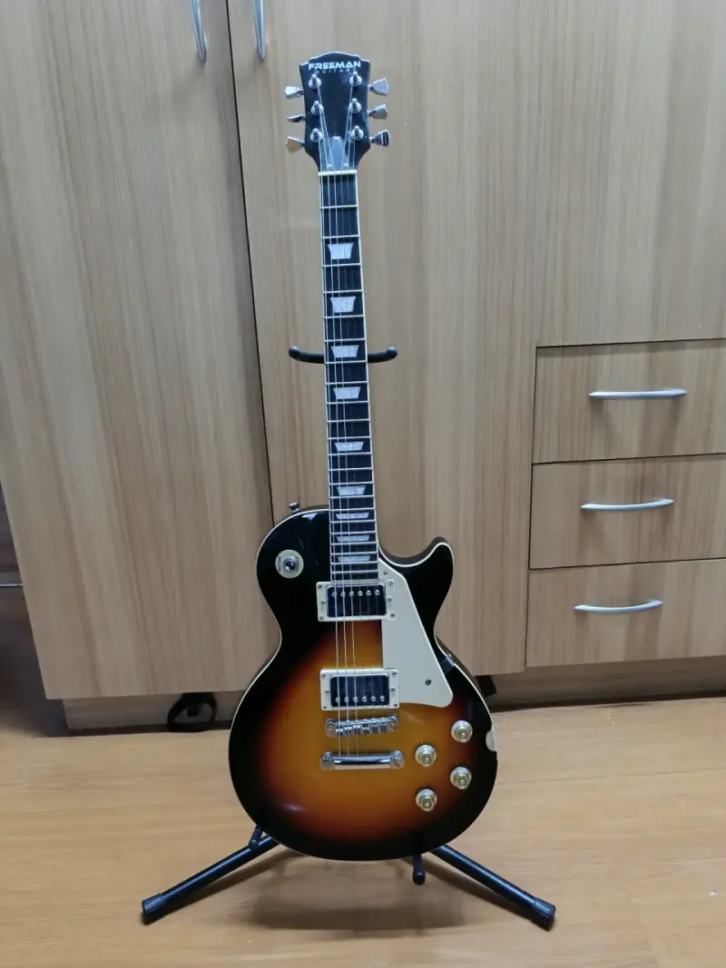 Guitarra Freeman estilo Les Paul sunburst - 1