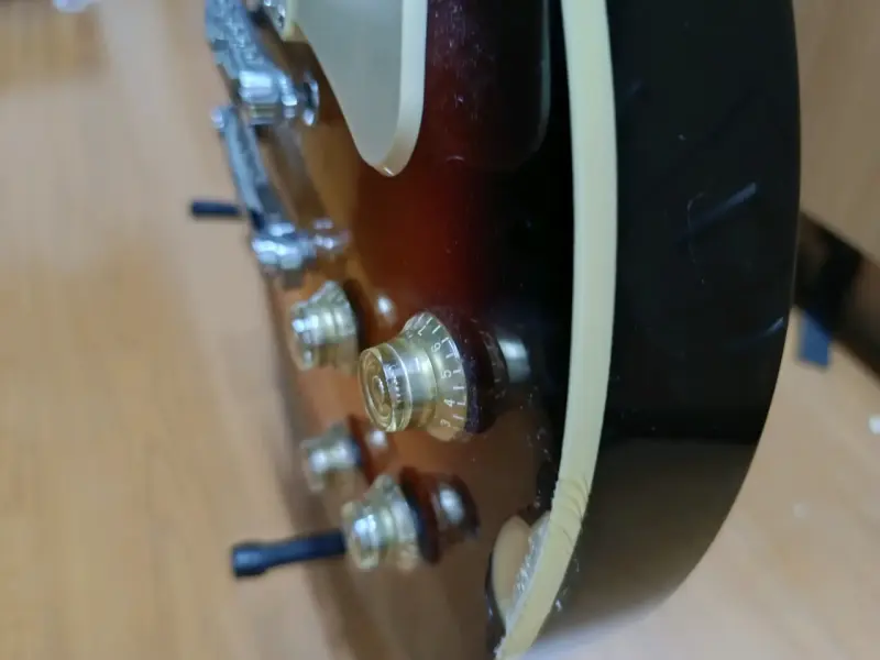 Guitarra Freeman estilo Les Paul sunburst - 2