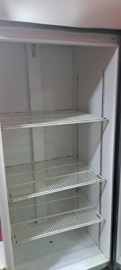 Refrigerador vitrina vertical de vidrio - miniatura 3