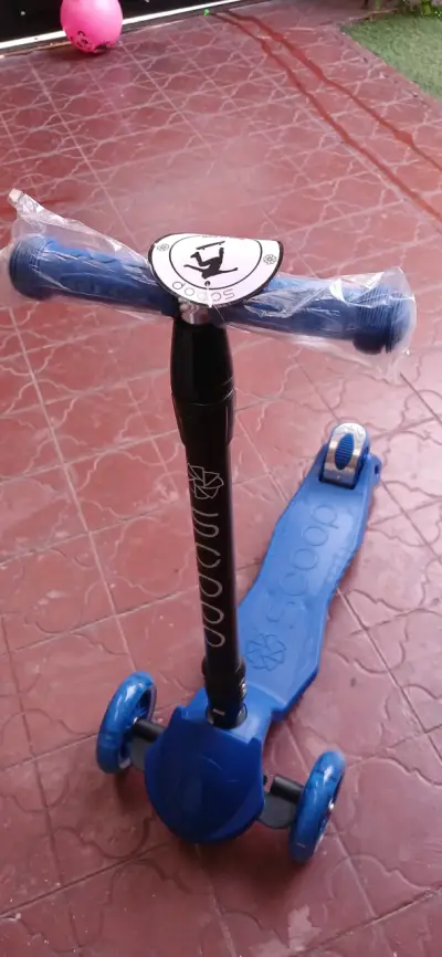Scooter infantil azul marca Scooop - miniatura 1