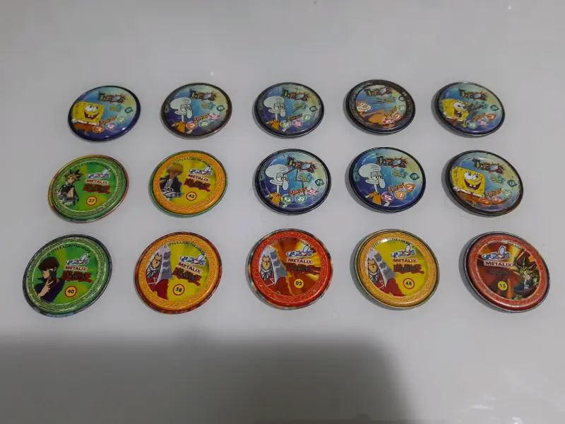Colección de tazos de Bob Esponja y Yu-Gi-Oh - 3