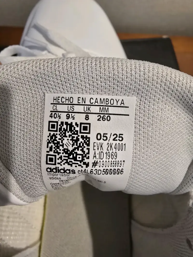 Zapatillas blancas Adidas con detalles plateado - 2