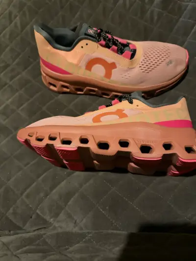 Zapatillas deportivas On Cloudtec rosadas - miniatura 1