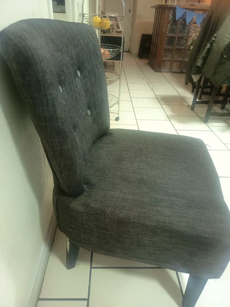 Sillon de Tela Gris Oscuro con Botones - 2