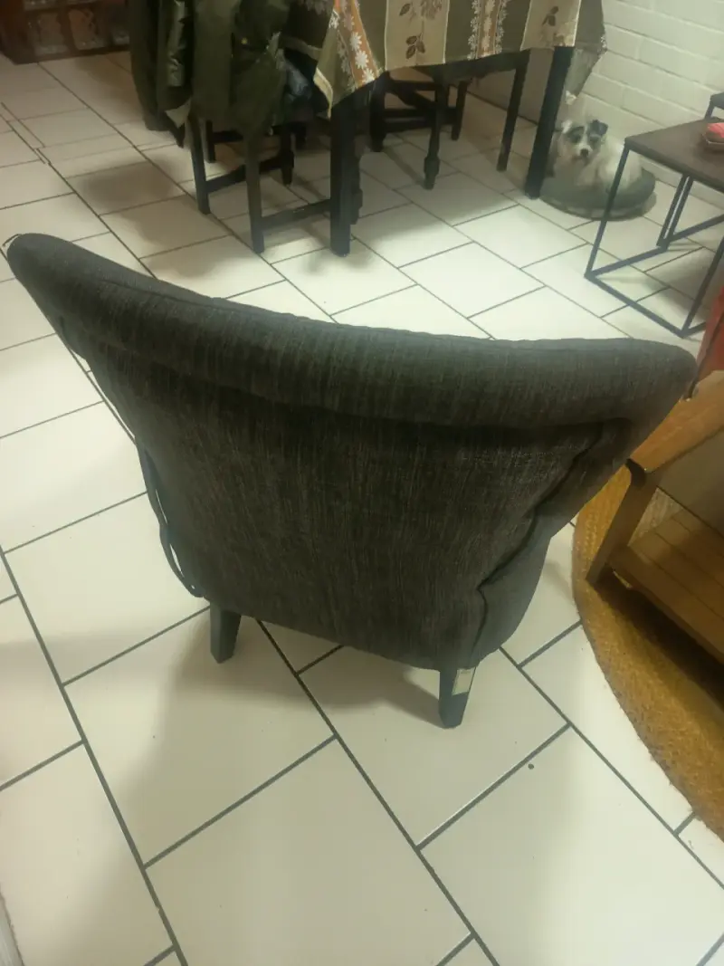 Sillon de Tela Gris Oscuro con Botones - 3