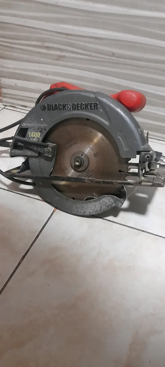 Sierra Circular Black & Decker 1400W - 1
