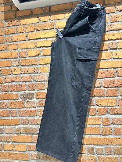 Jeans  cargo negro  mujer zara - miniatura 3